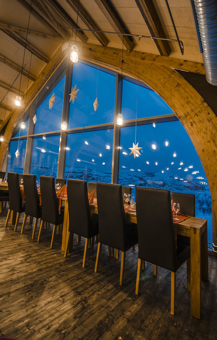 Kirkenes Snowhotel restaurant windows view