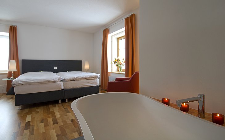 Rigi-Kulm Hotel bedroom with a bathtub