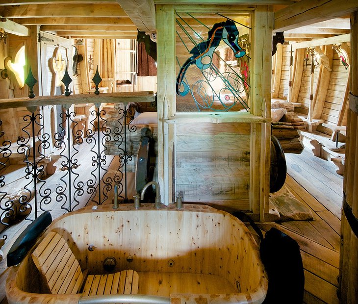 La Balade des Gnomes wooden bath