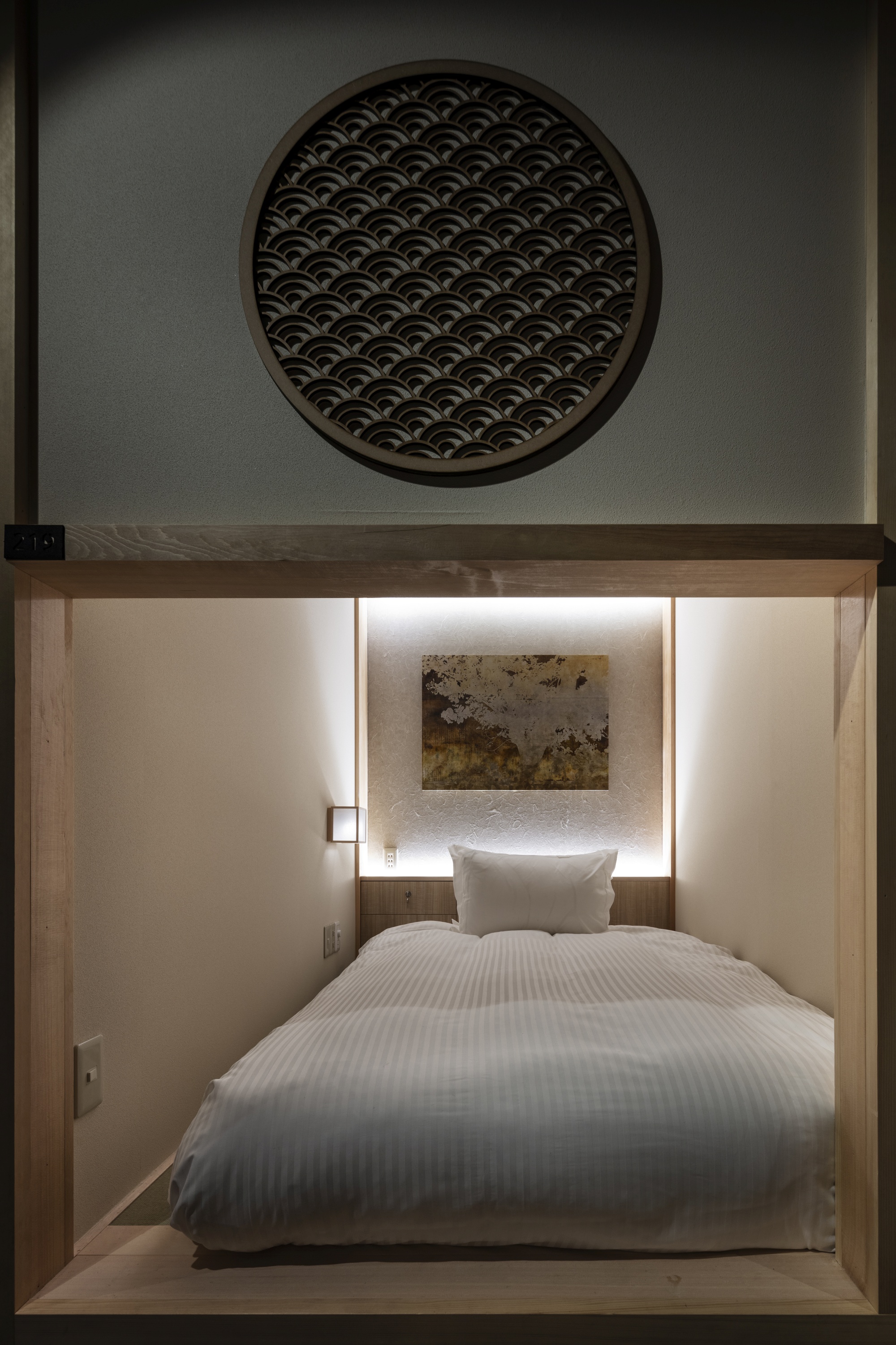 Tokyo Pod Hotels; Hotel Zen Tokyo - Luxury Zen Pods