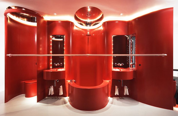 Hotel Silken Puerta América Madrid red bathroom