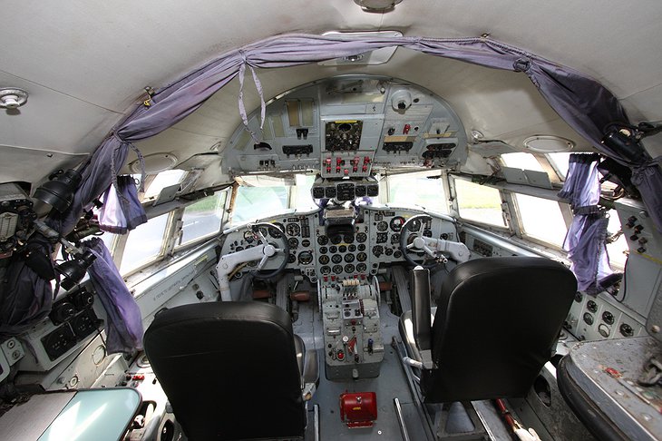 Ilyushin 18 cockpit