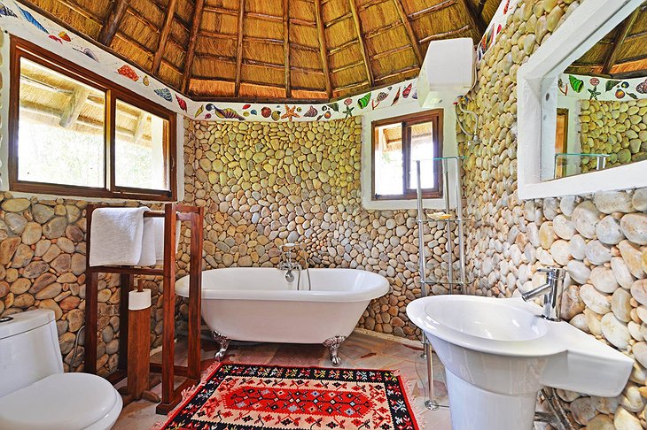 Malakai Eco Lodge Pebble Bathroom