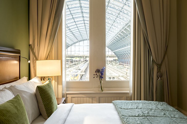 St. Pancras Renaissance Hotel Room With Train Station View