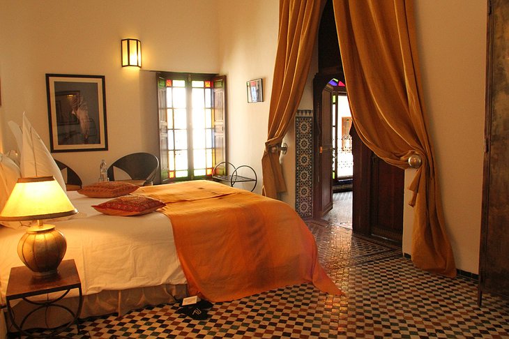 Riad Laaroussa yellow room