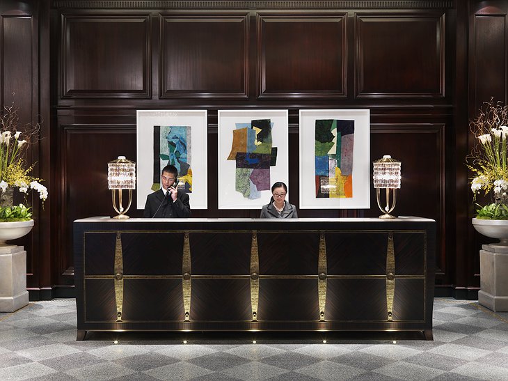 Rosewood Hotel Georgia front desk