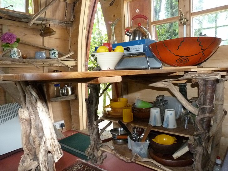 Tree Sparrow House kitchen