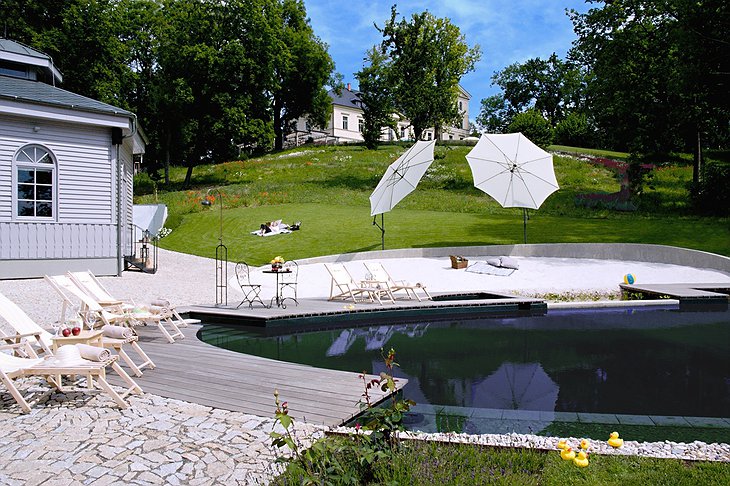 Chateau Mcely swimming pool