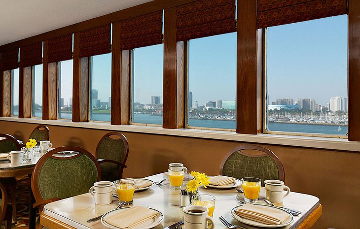 Queen Mary Hotel restaurant with city view