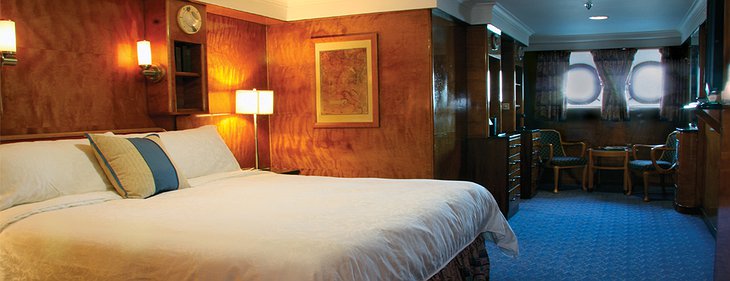 Queen Mary Hotel bedroom