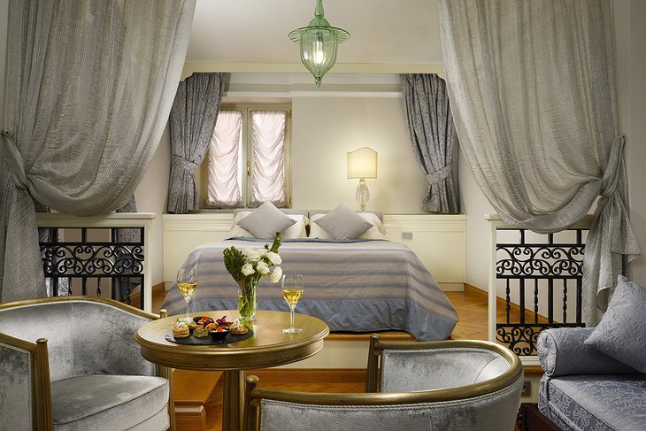 Grand Hotel Savoia Genova classic bedroom