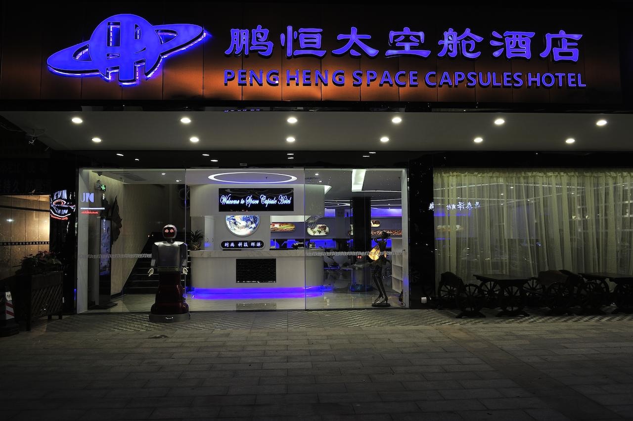 Pengheng Space Capsules Hotel - Served by Robots
