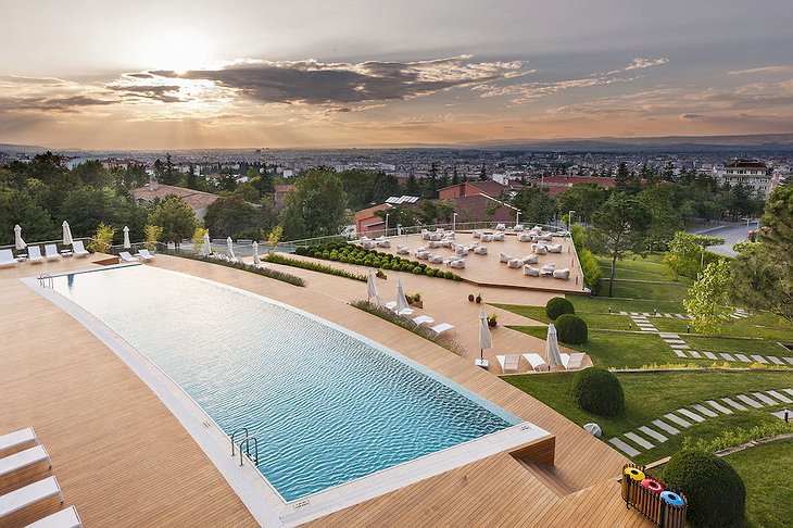 Rixos Thermal hotel swimming pool