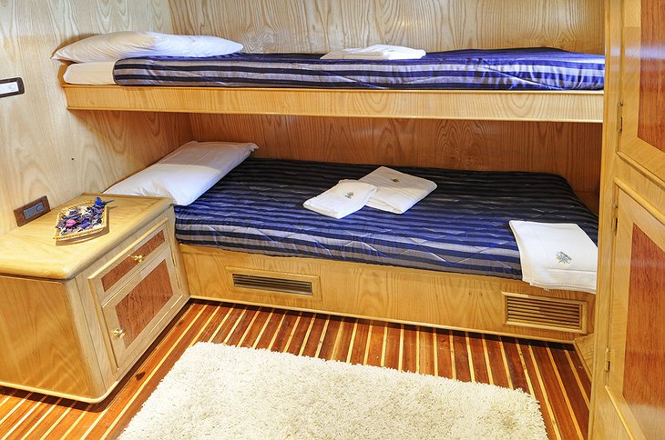 Sarah Cruise Venezia bunk bed