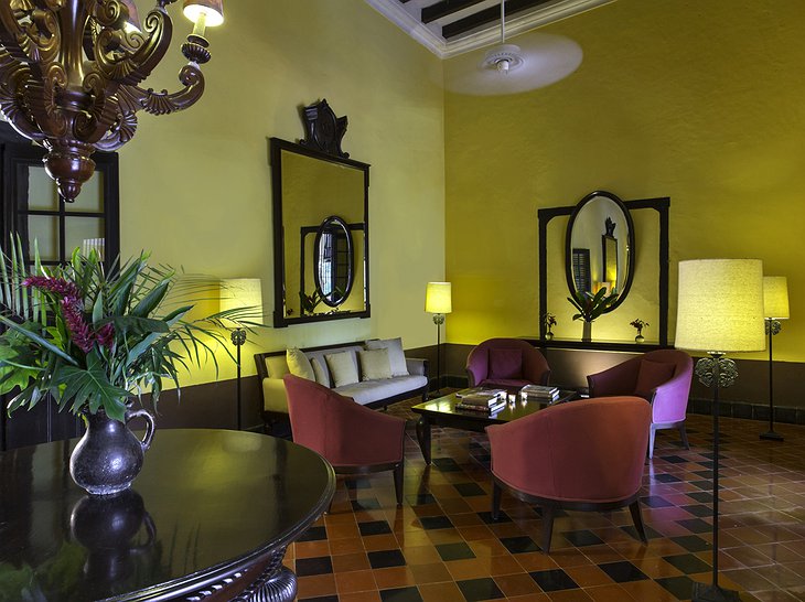 Hacienda Uayamon lounge