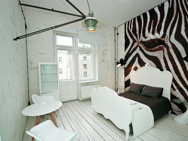 LoftHotel Sen Pszczoły zebra room