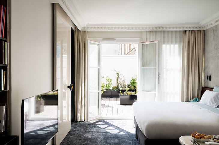 Hotel Les Bains Paris room with balcony