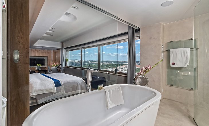 Hotel One Room Freestanding Bathtub