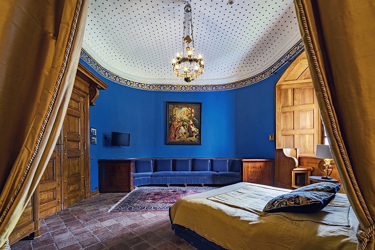 Karpniki Castle The Royal Suite Apartment Medieval Bedroom