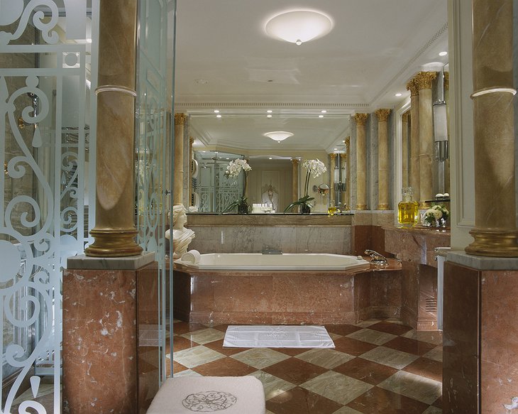 Hotel Plaza Athenee Paris bathroom