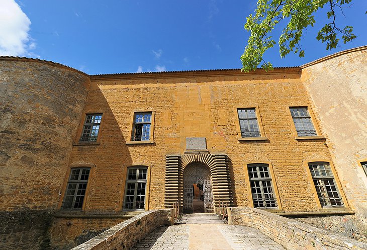 Chateau de Bagnols entrance