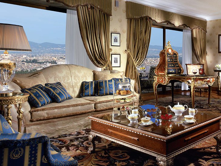 Rome Cavalieri luxury antique room