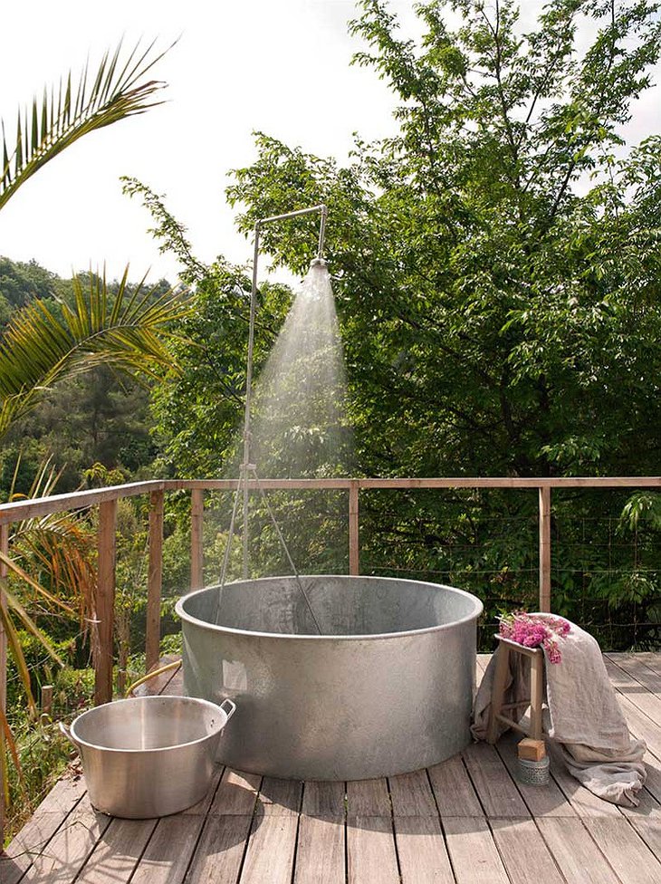 Terrace bathtub