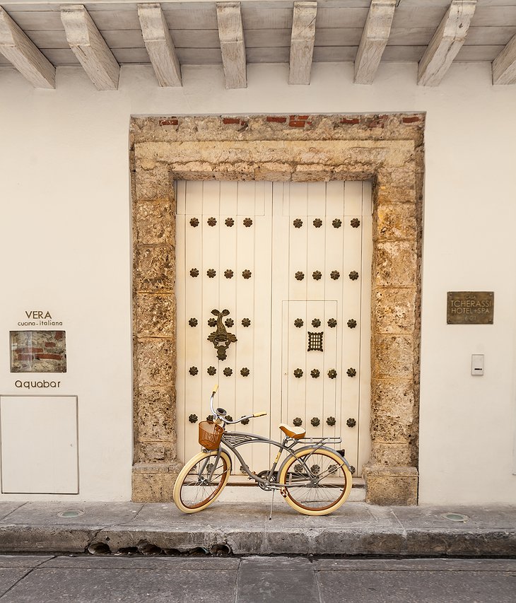 Nacar Hotel Cartagena Colonial Door