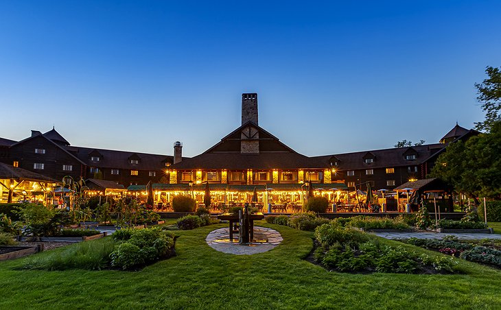 Fairmont Le Château Montebello Main Building