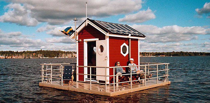 Utter Inn - Floating House On The Lake