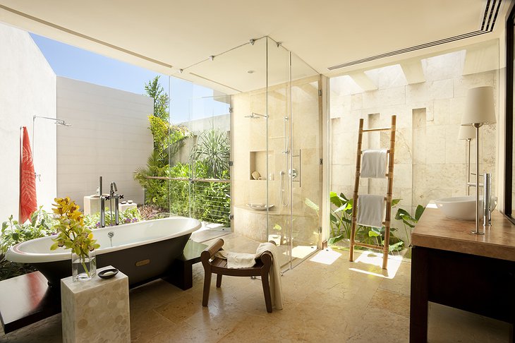 Waterview Villa bathroom