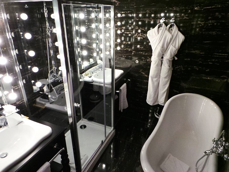 Seven Hotel black and white bathroom