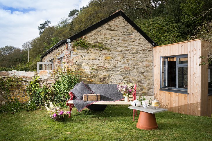 Libertine Cottage garden with bench