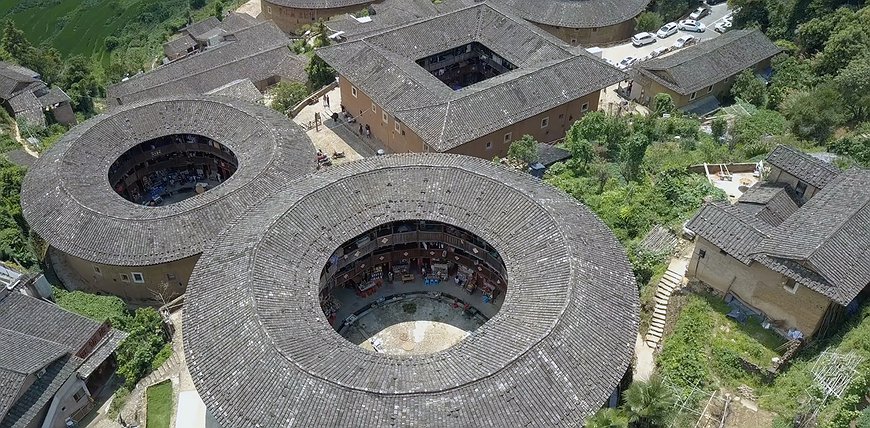 Tulou Fuyulou Changdi Inn - The "Earth Building"