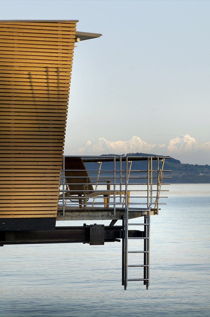 Hotel Palafitte bungalow with stairs to the lake