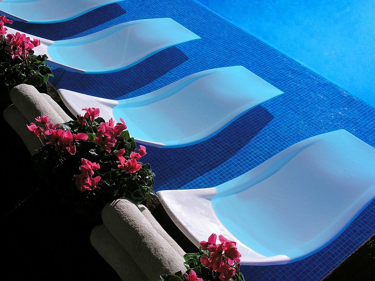 Pool sun beds