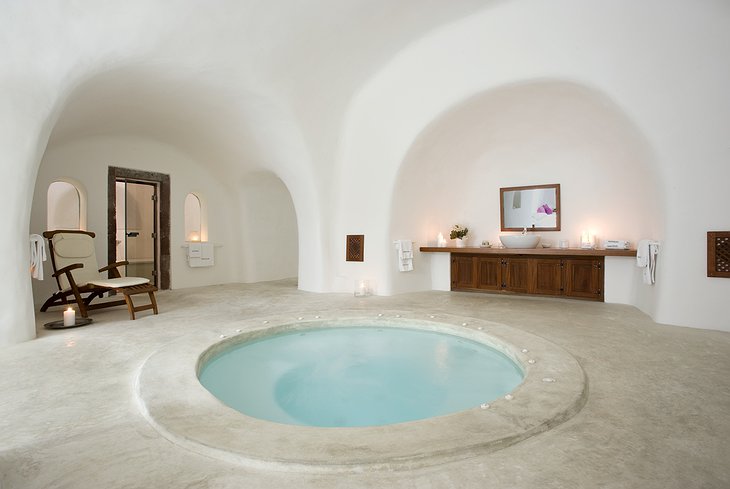 Perivolas spa with jacuzzi