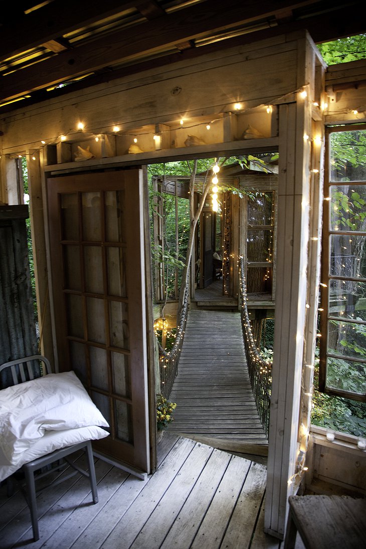 Secluded Intown Treehouse rope-bridge to the living room
