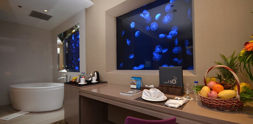 Hotel H2O - Floating Hotel With Jellies And Fish In Your Room