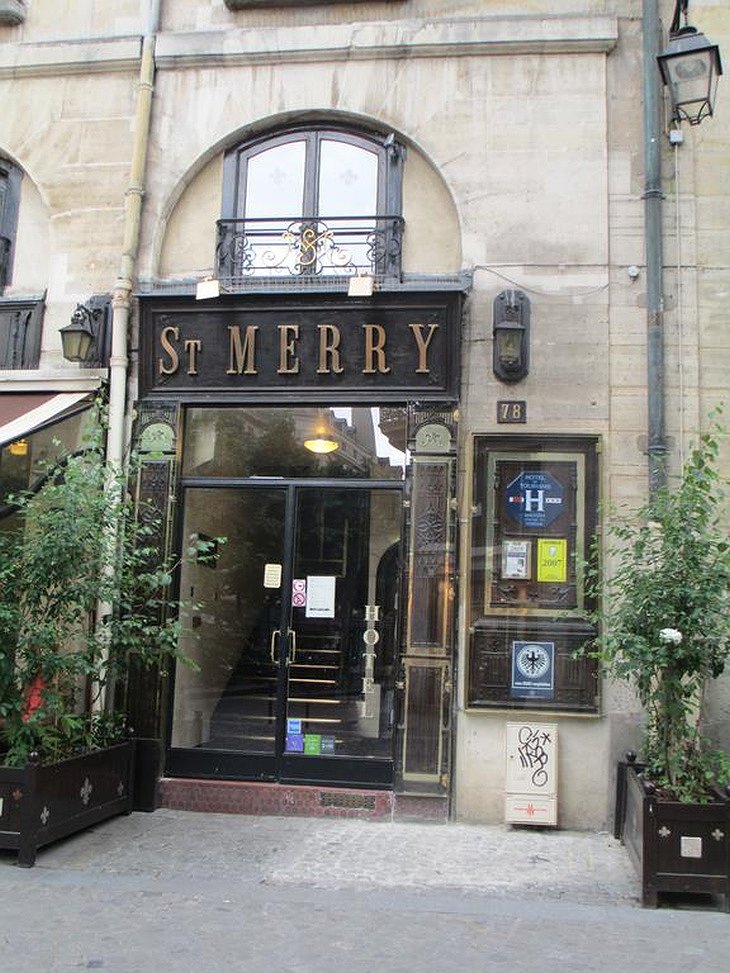 Hotel Saint Merry entrance