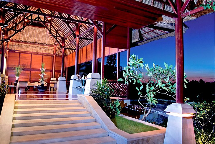 Kupu Kupu Barong Villas lobby