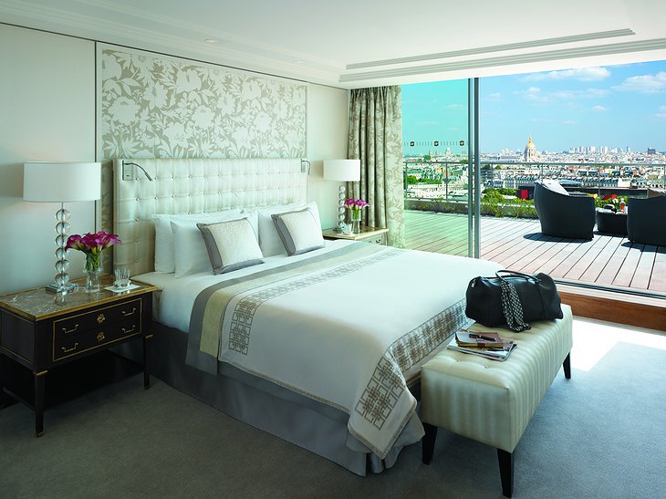 Shangri-La Hotel Paris room with views on Paris