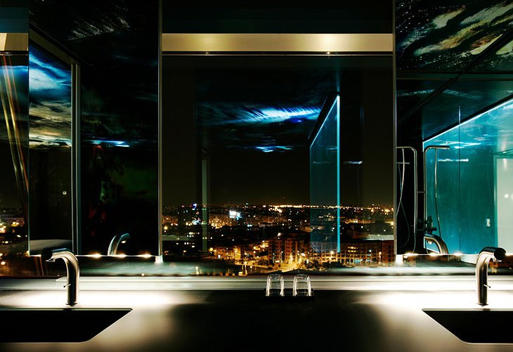 Bathroom with view on Madrid