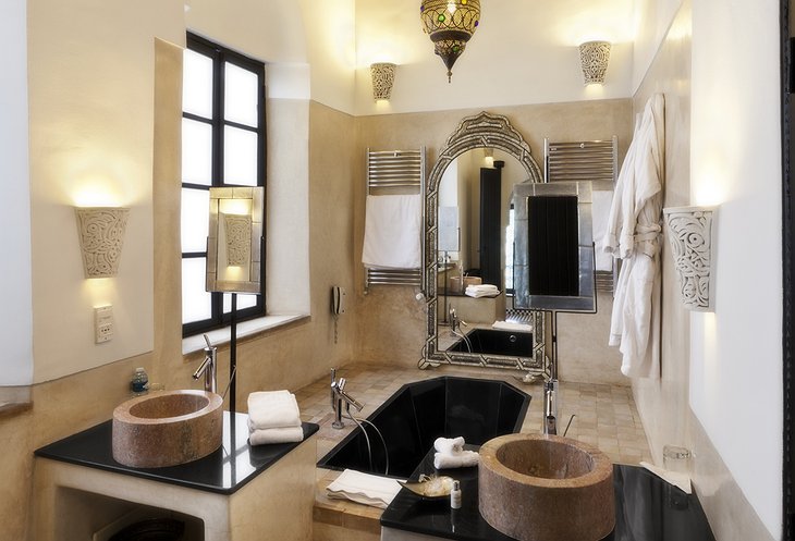 Riad Farnatchi bathroom