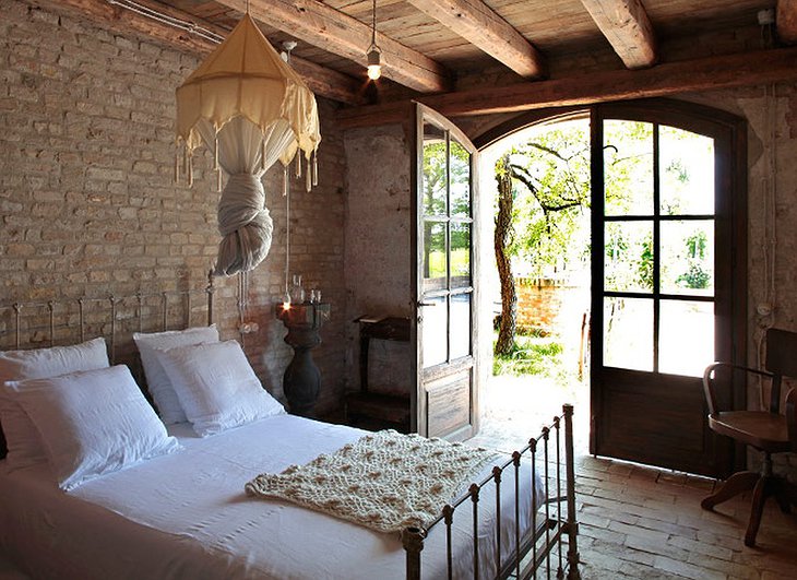Locanda Rosa Rosae bedroom with terrace