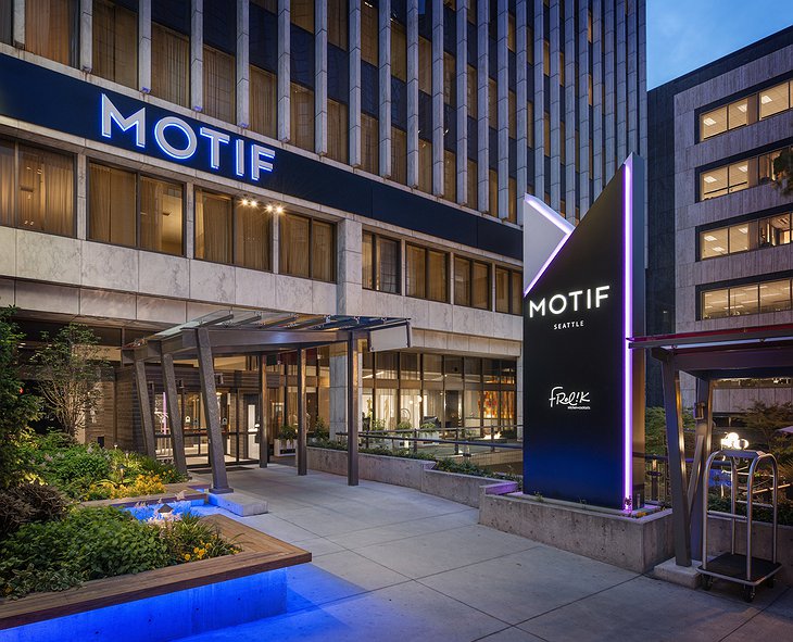 Motif Seattle main entrance