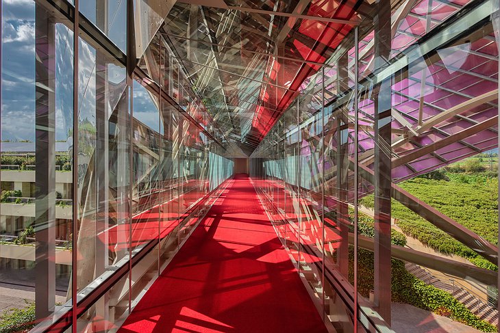 Hotel Marques De Riscal Glass Corridor